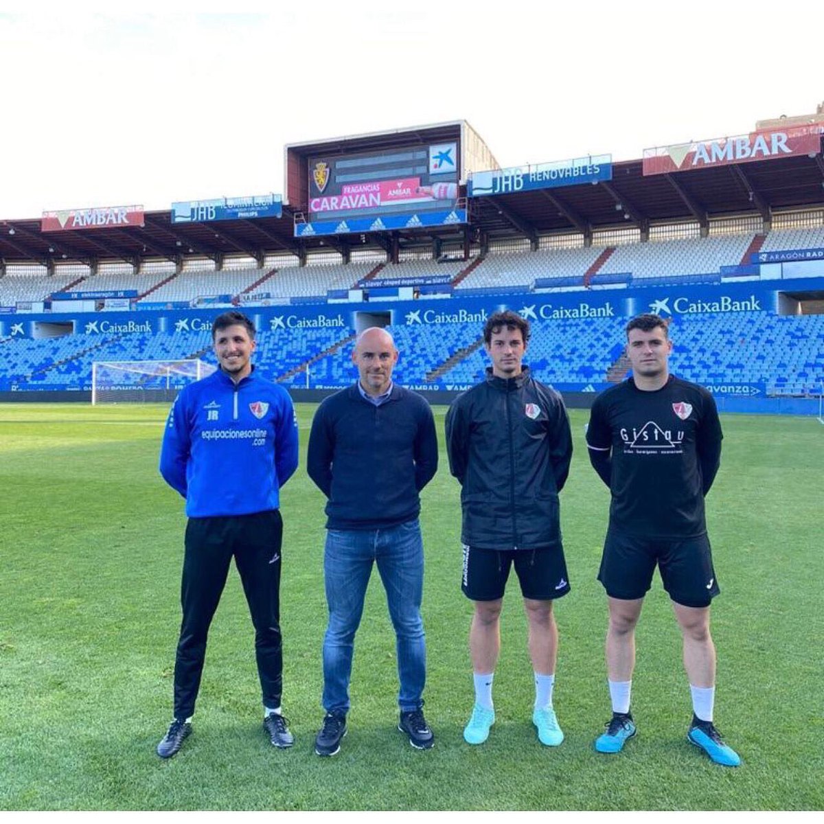 danimrtnz8's tweet photo. Muchas gracias a todos los jugadores, cuerpo técnico y directiva por el esfuerzo en esta histórica temporada en la que devolvimos a la @UD_Barbastro a donde se merece.
Tiempo de meditar y pensar lo que está por venir. 

¡Aupa Unión! 🔴⚪️ https://t.co/tPv9RN541G