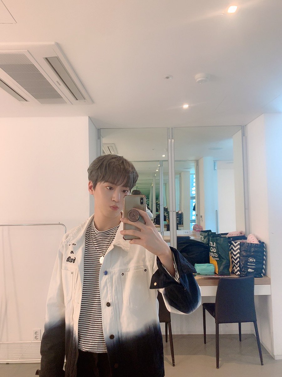 MYst_member's tweet photo. [#원철] 공연 전과 후🤪
#MYst #마이스트 #Woncheol https://t.co/kxaHy17Zju