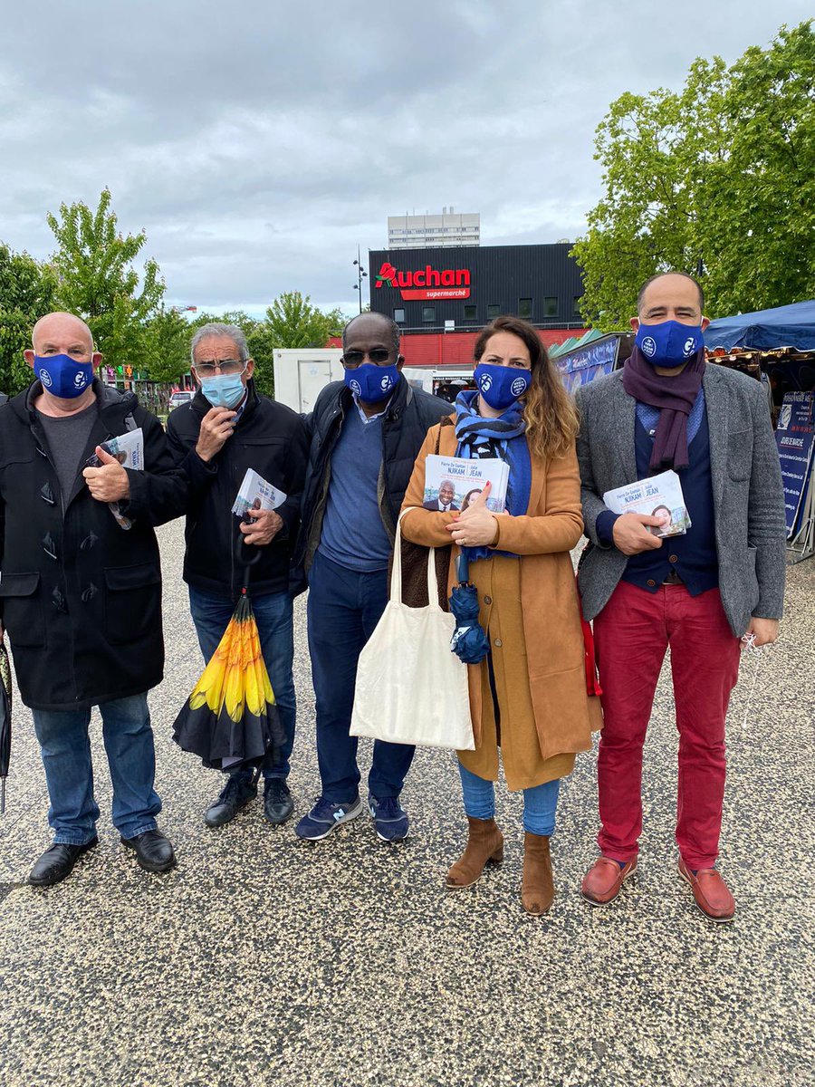 jean_njikam's tweet photo. 🤝[Proximité]🤝

📍Nous étions ce matin au marché du Grand Parc à votre rencontre. Convivialité et échanges au rdv ! @avenir_2021 @PDGNjikam https://t.co/KKOUwd1OZV