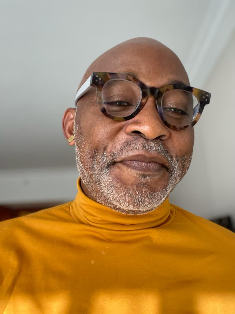 RMofeDamijo's tweet image. I’ve always wanted to wear an earring for some time now. I personally think they are so cool if you find the right one. 

When I was turning 50 I had threatened to wear one but I wasn’t too sure how the people of Delta state would feel about an earring wearing commissioner.