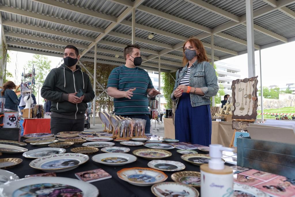 El mercado de #ParqueVenecia crece en oferta y desde hoy se suman 15 puestos de los Artesanos de Aragón al Mercado Agroecológico que cada sábado se monta en la plaza Marco Polo desde el pasado mes de noviembre. Esta mañana los ha visitado la consejera de Economía <a href="/carmenherrarte/">carmen herrarte</a>.