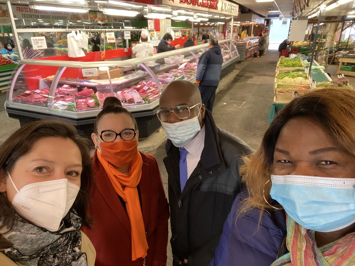 Sur le marché de #Longjumeau nous avons donné @Envie_IDF autour de notre candidate longjumelloise Catherine Gaillard, avec <a href="/EnMarche91/">En Marche Essonne</a> <a href="/modemessonne/">MoDem Essonne (91)</a> 

💪Une liste de personnalités compétentes et engagées au service de la région #IleDeFrance menée par @LauStmartin  <a href="/AdeMontchalin/">Amélie de Montchalin</a>