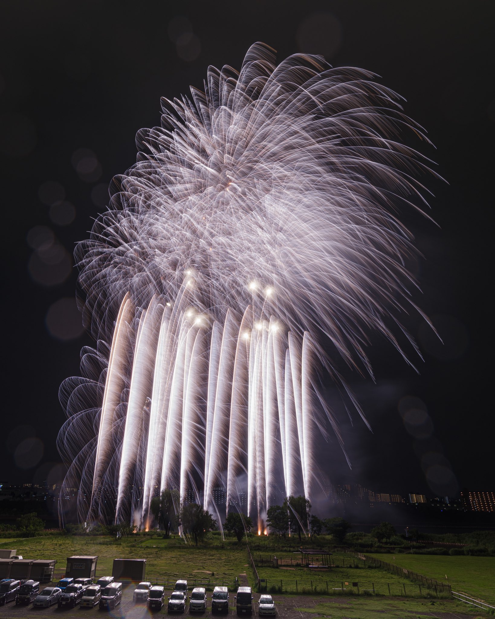 おーわ 埼玉 川口の花火 ラスト1分間のシーン 怒涛の勢いで打ち上がる花火が想像以上にエグくてびっくりでした T Co 3h9utcggqx Twitter