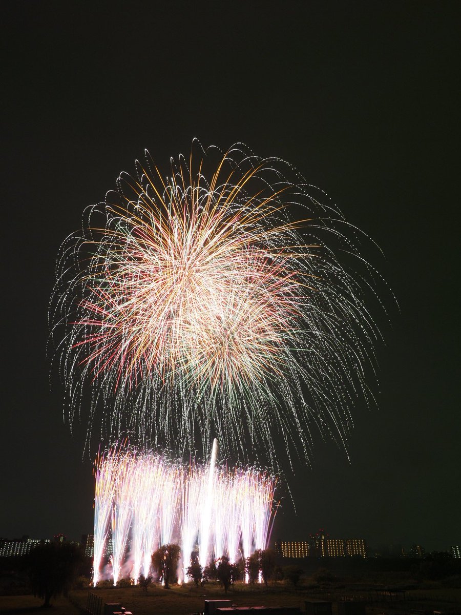 川口市 21年5月22日 荒川の河川敷付近でサプライズの打ち上げ花火が上がっていたようです 号外net 川口市