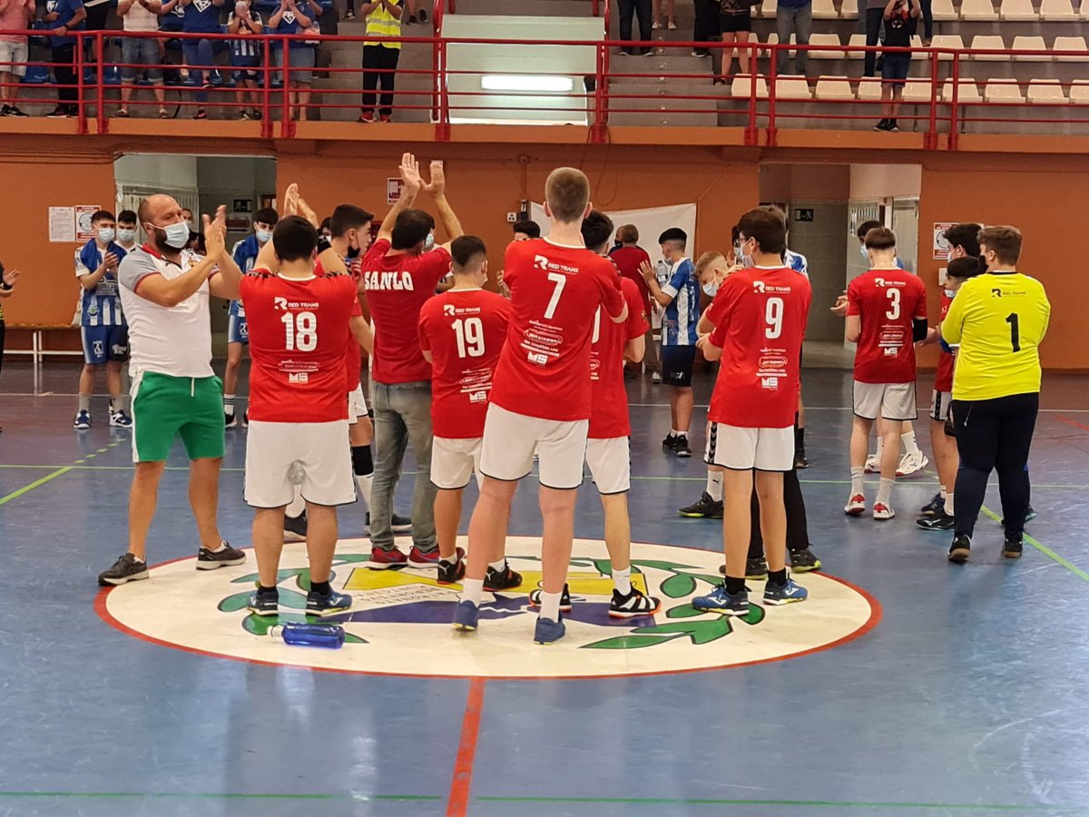 CBSANLORENZO's tweet photo. 🤾🏼‍♂️PLAY OFF CADETE MASCULINO

Partido disputado de tu a tu contra Aguilas, orgullosos de vuestro esfuerzo y trabajo pese a la derrota🙌🏻

Un equipo enorme‼️ https://t.co/Nsd1JIBEOB