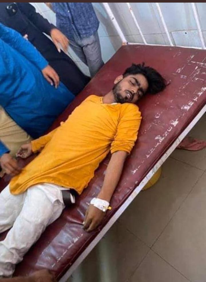 ShoaibM3906's tweet photo. मैंने खत जो लिखा इंसानियत के नाम पर डाकिया ही मर गया पता पूछते पूछते 

मरहूम फैसल के लिए दुआ मगफिरत करें  
अल्लाह मगफिरत फरमाए
آمین یارب العالمین https://t.co/6bLauFEqbo
