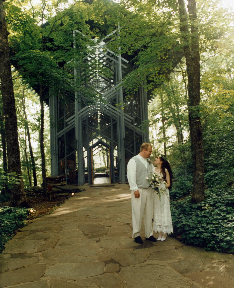 TwoShipps4Jesus's tweet photo. Today we are celebrating 22 years, thinking back to when and where it all started.  Marriage is a beautiful celebration when it’s with your best friend. Thank you God for joining us together!  #22ndonthe22nd #onlyhappensonce #eurekasprings #ThorncrownChapel https://t.co/6bebqCCIN7