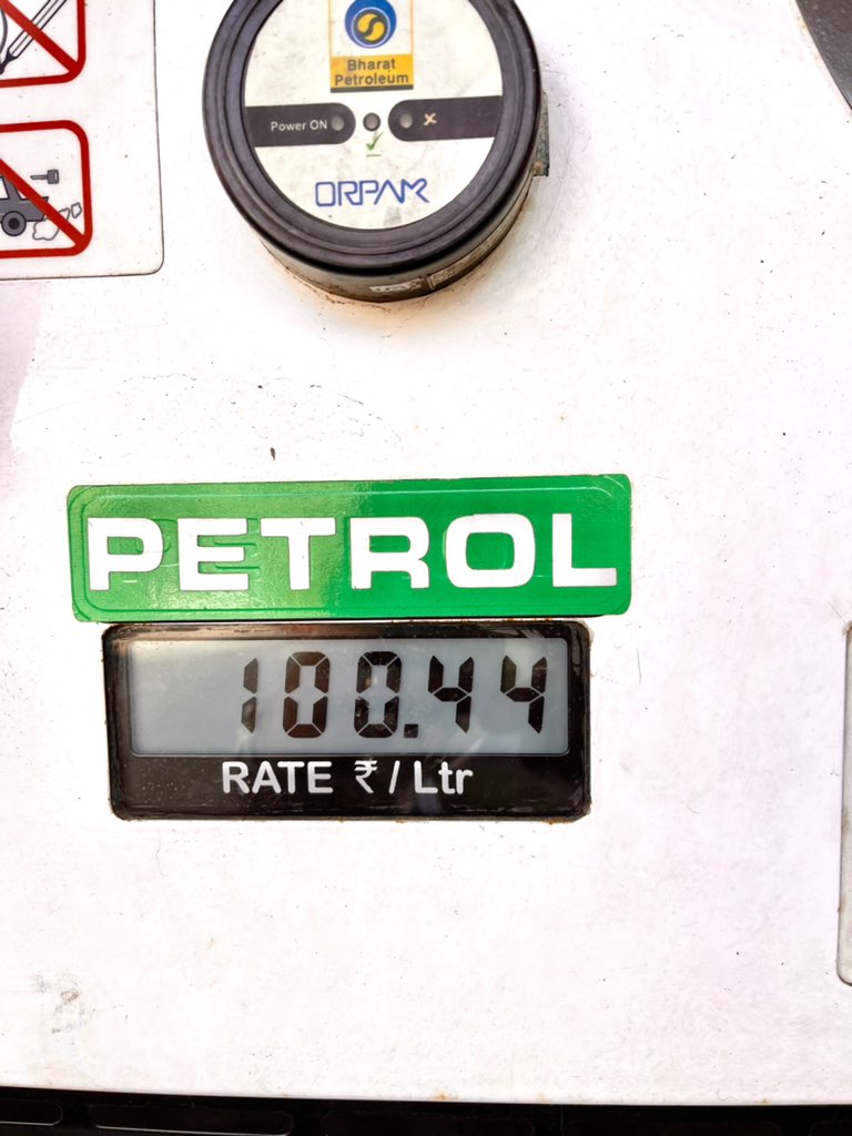 hormazdsorabjee's tweet photo. My first fill with petrol @ 100 in mahabaleshwar. #autocarlongtermer Tiguan AllSpace drank 37 litres for 290km drive which lightened wallet by Rs3700. How many of u already hit (or hit by) #petrolat100? Not a century to celebrate but this could trigger kpl race between auto cos. https://t.co/PLe0YQHrwN