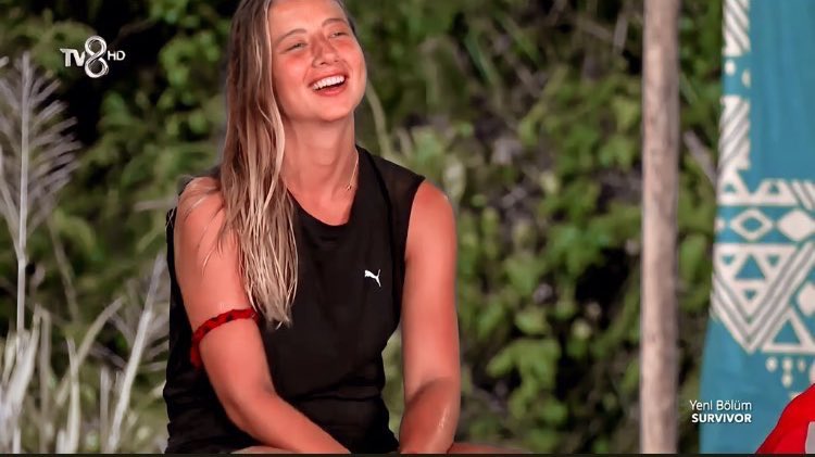 gel gel sarışınım gel 
gel sana aşığım gel 
gel gel gün ışığım gel 
gel çok karışığım gel 

FinaleDoğru AleynaKalaycıoğlu