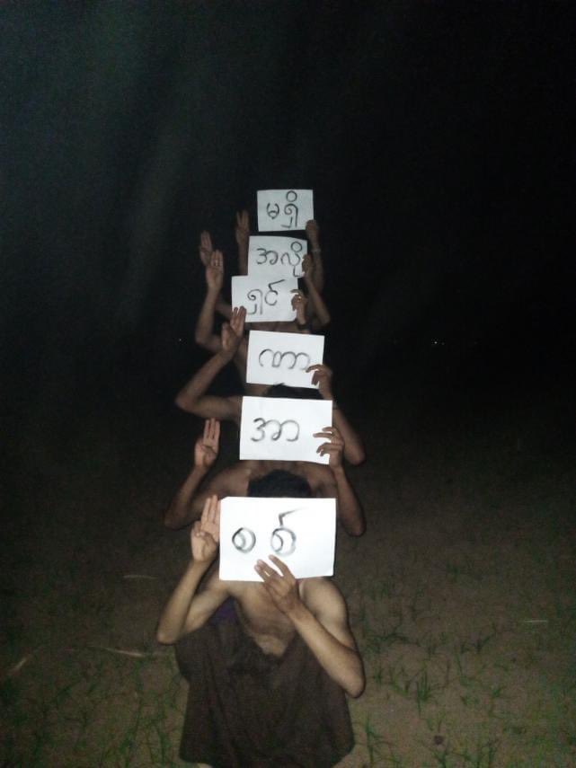 ‘’Say NO to Ditactorship’’
Anti-Coup Night Strike by G z groups in Kyaukpadaung 
#WhatsHappeningInMyanmar 
#May22Coup