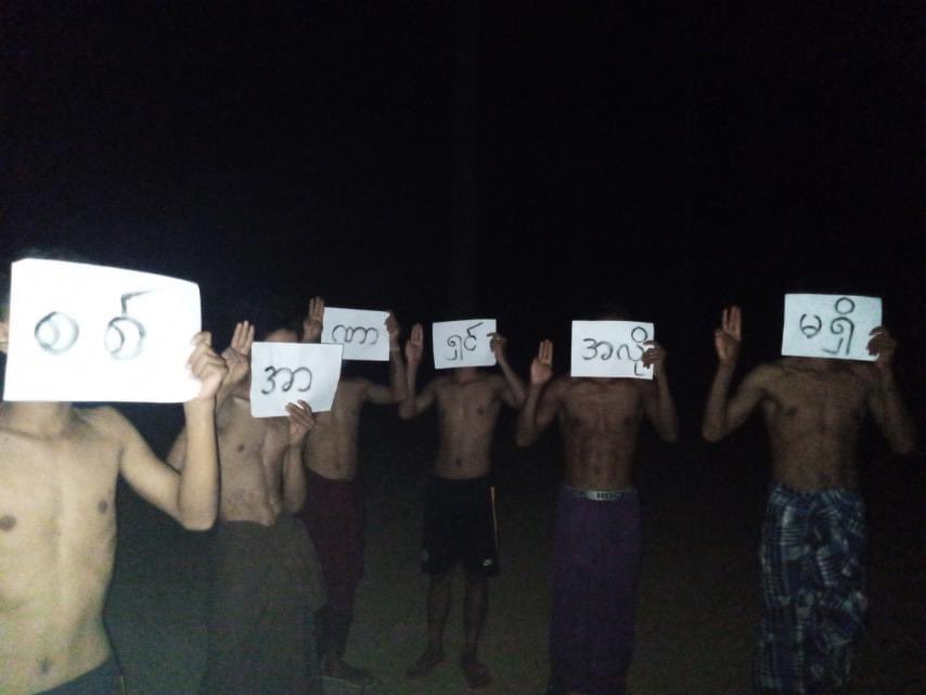 Yehet_Bubble520's tweet photo. ‘’Say NO to Ditactorship’’
Anti-Coup Night Strike by G z groups in Kyaukpadaung 
#WhatsHappeningInMyanmar 
#May22Coup https://t.co/sA8Pwfj9ew