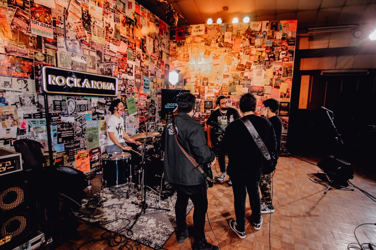DIVIDEjkt's tweet photo. @rockaroma_id Showcase kita di Yucub sudah menyentuh 100K views!!! Gokssss!!! π₯π₯π₯
Next virtual show bawain apalagi ya? π€π€π€
πΈ by: @gil.tri
#DIVIDEjkt #RockAromaShowcase #GigsReport https://t.co/xRgpckITqL