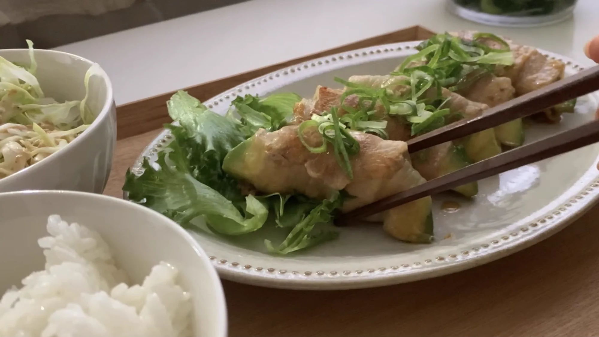 甘辛いタレが凄くよく合いそう！アボカド+チーズ+豚肉の絶品レシピ！