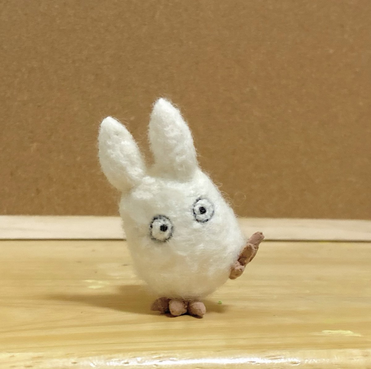 羊毛フェルトで｢小トトロ｣を作りました 絶妙なバランスで片脚立ちします🌱
