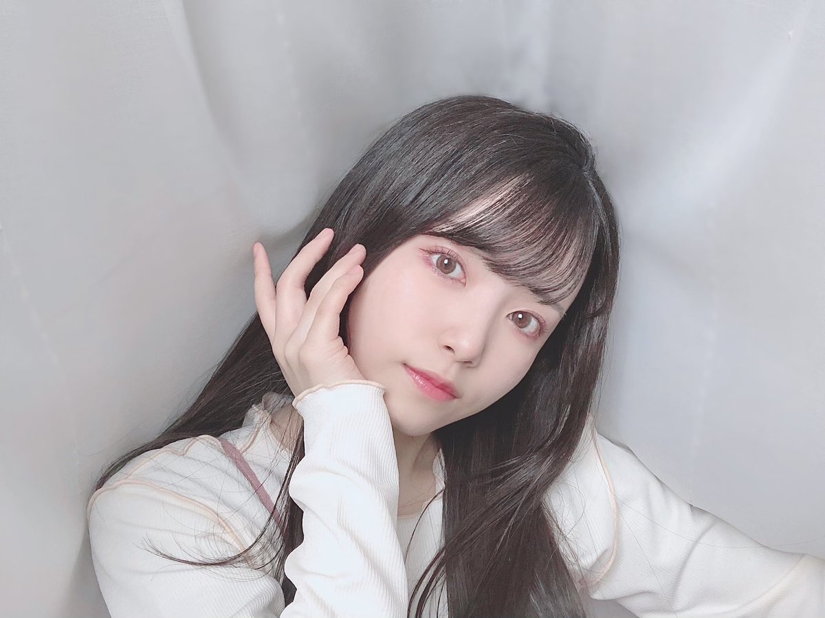 荒井瑠里 Official V Twitter ピンクメイク メイクで気分を上げるの 大事です