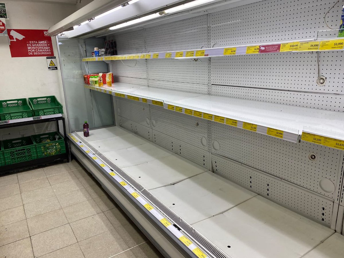 PinzonBueno's tweet photo. Para los que querían ver la vida en el socialismo, llevamos 24 días de experimento.
Resultados: más desempleo, más violencia, más destrucción, menos comida, menos paz.
Ninguna solución a los problemas, todo peor.
Pierde el pueblo ganan bandidos y sus socios políticos. https://t.co/2zXbAOLjey