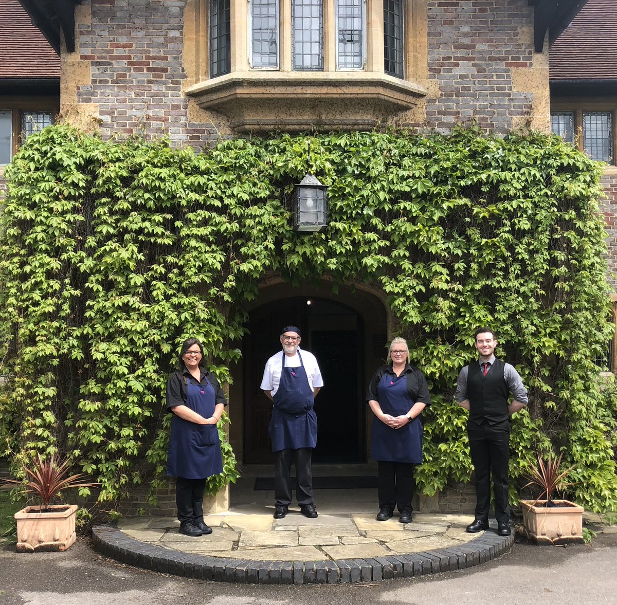 alisonryan2018's tweet photo. The sun finally came out today ☀️as our super catering team @OPS_OratoryPrep welcomed prospective parents and children at their Open Day #fishandchips 😋 @Thomas_Franks_ @MarkPac28176725 https://t.co/RJB9LOw8Jx