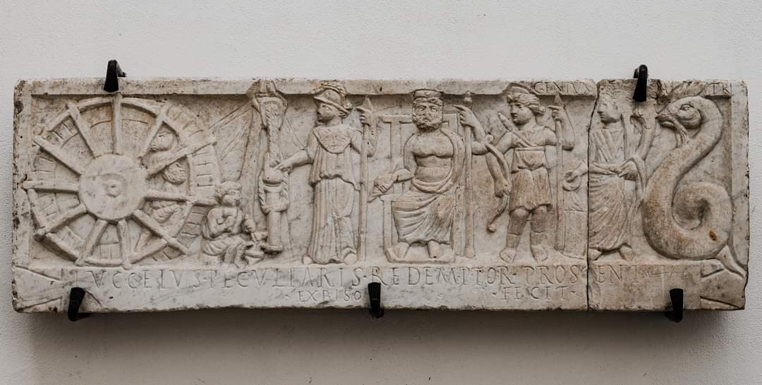 La triade capitolina 

Leggi il post is.gd/PkfG4z

#museo #divinità #dei #dea #rilievo