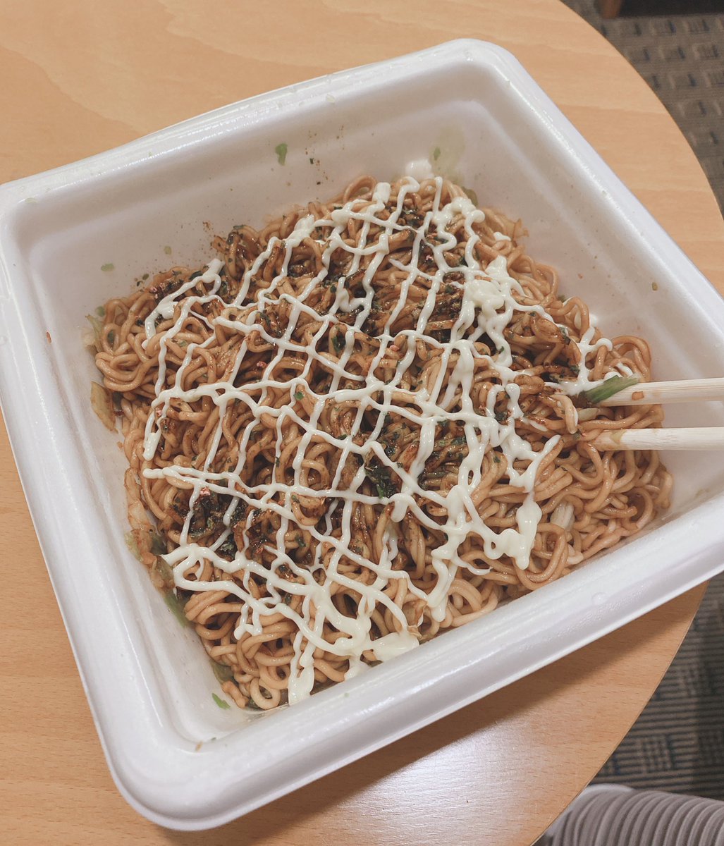 chi_ka_rk's tweet photo. この時間にさ、やばいのはわかってるのよ❓笑
でもさ、飲食店空いてないし、
メンさんのアレ見たらね〜🤣
食べたくなるやん👍笑
#一平ちゃん
#GENERATIONS
#Lording https://t.co/Ex7si3hEHT