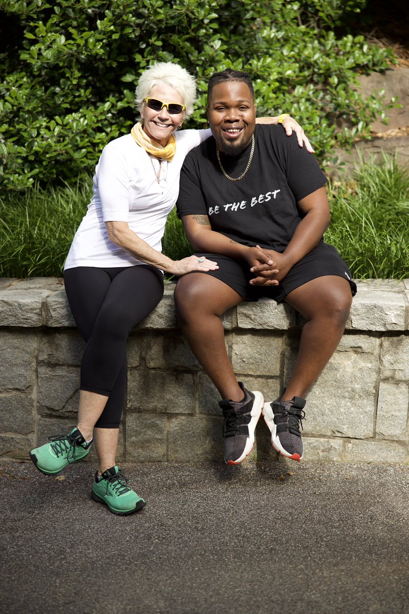 iamjrlee's tweet photo. Made a new friend at the park lol.

This lady randomly asked me if I wanted to take a picture with her. 

Her husband was in front of me and all I could do was laugh at his comments 😭😭.

He was calling her beauty and me the beast lmao. https://t.co/lmIqakdZuG