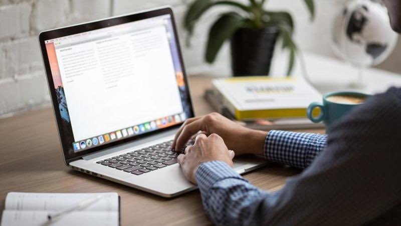 مدارس خاصة اجروا اختباراتهم اون لاين ، وعيالنا بالحكومة معرضين للخطر، ونواب الامة مشغولين بالمهاترات التي لا تسمن ولا تغني من جوع!
  #نواب_الامه_طلاب12_بذمتكم