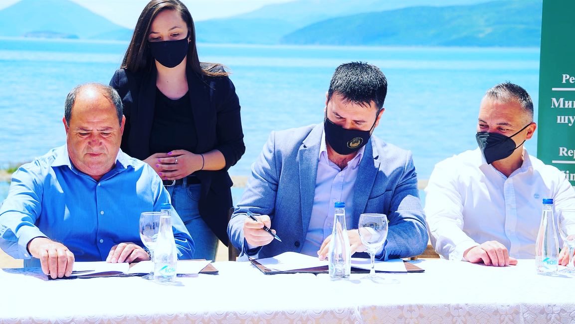 Arjanit_H's tweet photo. Lake of #Prespa has new concessionaire. For the first time in the history the real #fishermen will manage with the fish of this #National treasure! https://t.co/gegqZG95fs