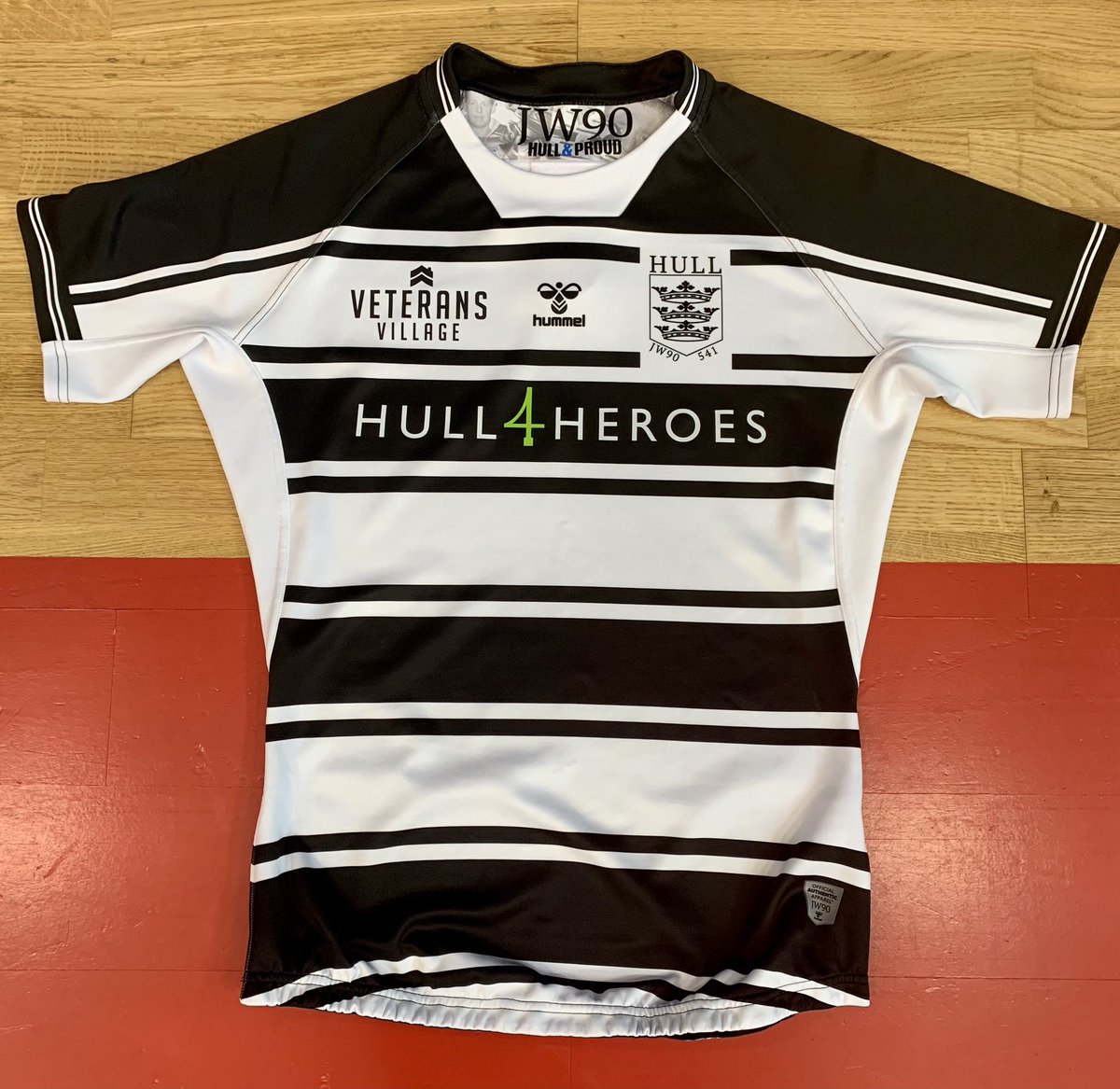 hull4heroes's tweet photo. Great day out at Sheffield with @HullWCRL team who have gifted @hull4heroes &amp; @Veteransvillag1  the Honour of sponsorship of their shirt #strongertogether 
we also met an old pal too @KeithSenior4 nice to see ya buddy https://t.co/gImuG5O7VB