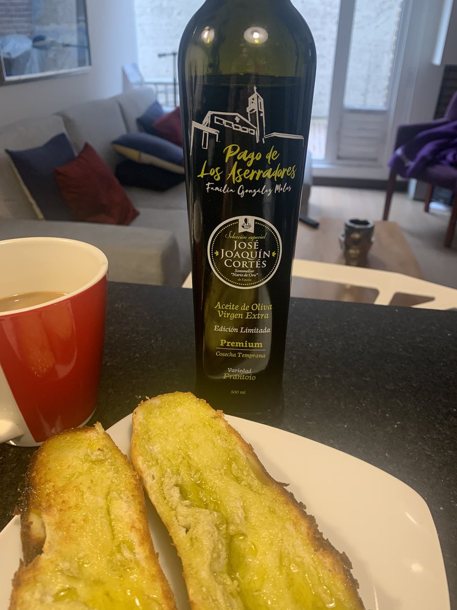 mgmoles's tweet photo. Pequeños grandes placeres que tenemos en #Bogota.
Desayunamos con @pago_los #AOVE #Frantoio https://t.co/xbgqvNh6nH