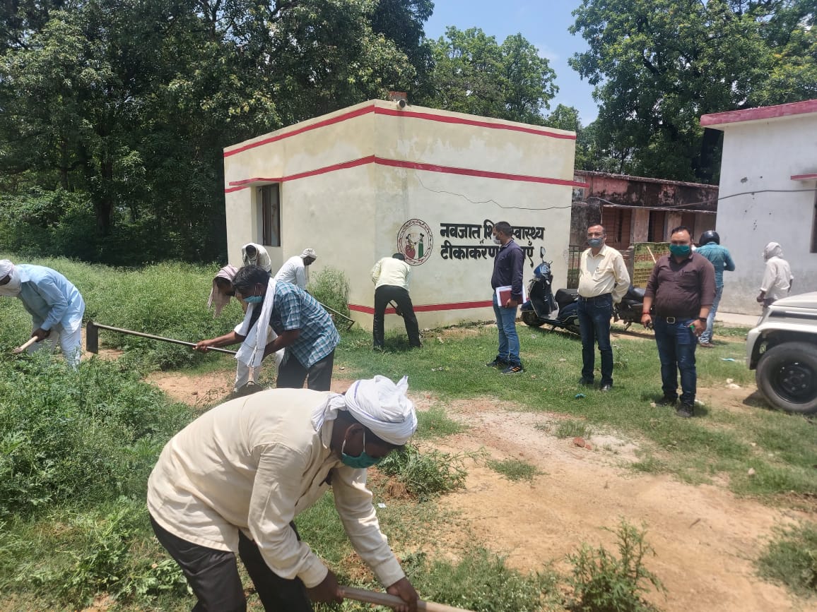 DPRO Sant Kabir Nagar (@dprosknup) on Twitter photo आज 22/05/2021 को स्वास्थ्य उपकेंद्र काली जगदीशपुर ,विकास खंड नाथनगर में साफ सफाई व कोविड वैक्सीनेशन का निरीक्षण किया। <a href="/DistrictSant/">District Magistrate Sant Kabir Nagar</a>
<a href="/uppanchayatiraj/">Panchayati Raj Department, GoUP</a>
<a href="/CMOfficeUP/">CM Office, GoUP</a>
<a href="/UPGovt/">Government of UP</a>
<a href="/InfoDeptUP/">Information and Public Relations Department, UP</a>
<a href="/InfoUPFactCheck/">Info Uttar Pradesh Fact Check</a> आज 22/05/2021 को स्वास्थ्य उपकेंद्र काली जगदीशपुर ,विकास खंड नाथनगर में साफ सफाई व कोविड वैक्सीनेशन का निरीक्षण किया। <a href="/DistrictSant/">District Magistrate Sant Kabir Nagar</a>
<a href="/uppanchayatiraj/">Panchayati Raj Department, GoUP</a>
<a href="/CMOfficeUP/">CM Office, GoUP</a>
<a href="/UPGovt/">Government of UP</a>
<a href="/InfoDeptUP/">Information and Public Relations Department, UP</a>
<a href="/InfoUPFactCheck/">Info Uttar Pradesh Fact Check</a>
