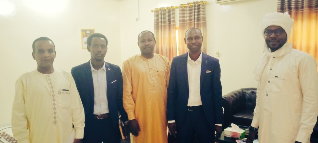 ANVOLTchad's tweet photo. Par la même occasion le PCA a pris l'engagement de  porter le plaidoyer de l'ANVOLT au  plus haut niveau.
 Enfin, une visite guidée des locaux a été effectuée accompagnée d'une une  photo de famille.
#VolontariatauTchad
#Volontariat235
#ANVOLTenAction
#ANVOLT https://t.co/euRZePqlfw