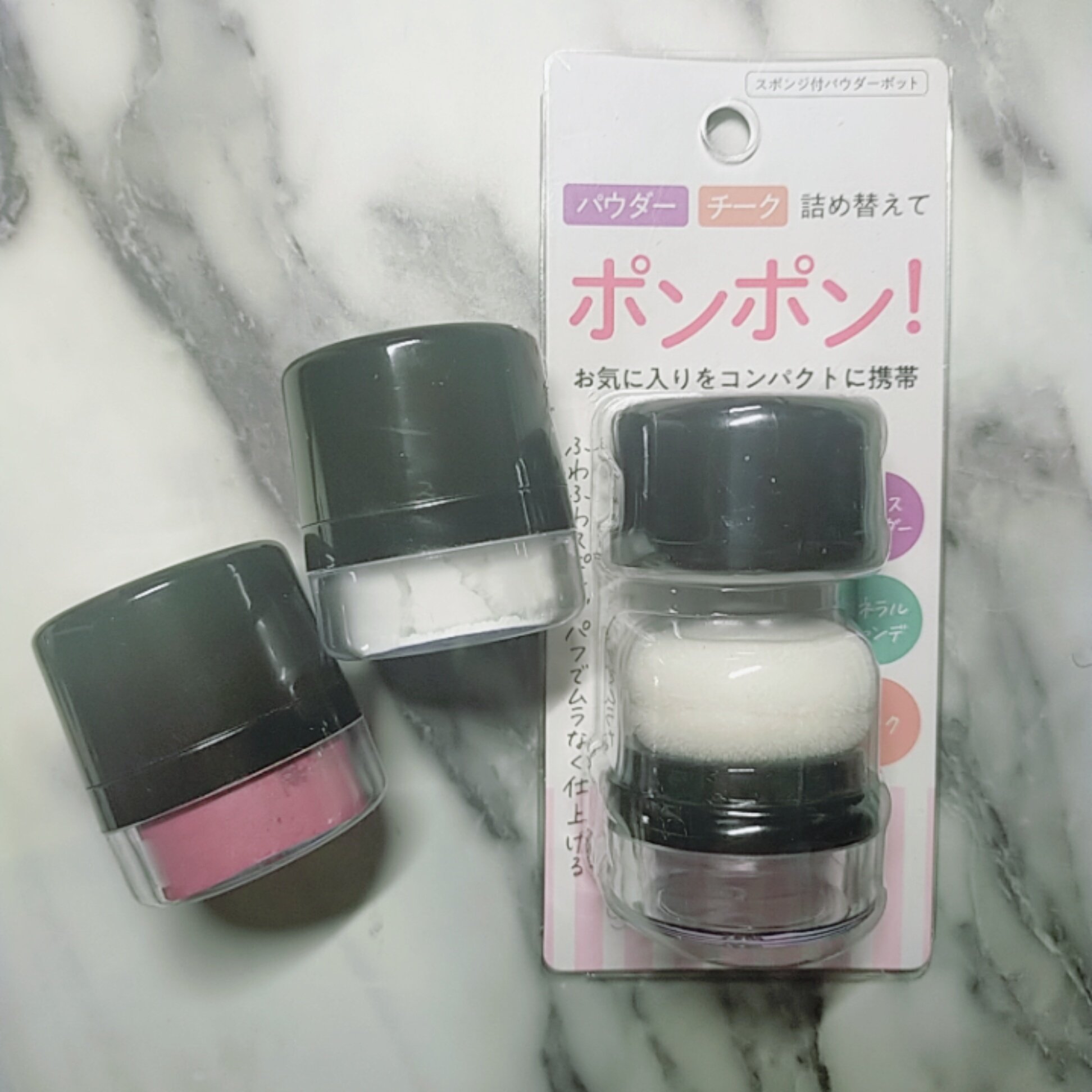 えまり ダイソーで諦めかけてたポンポンパウダー空き容器やっと見付けた 早速 割れたチークとベビーパウダーを詰め替えてぽんぽん めっちゃ便利 T Co Ryheqx4oqa Twitter