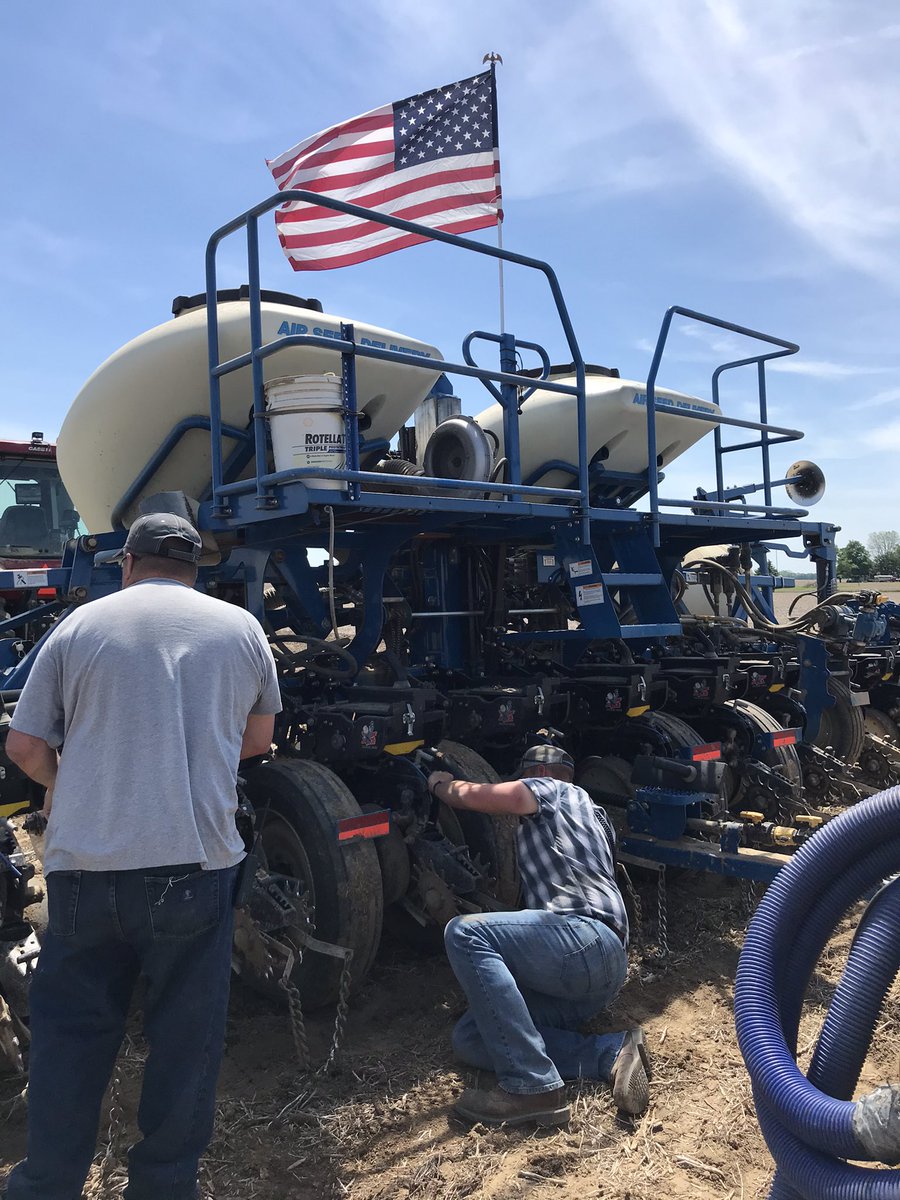 AgManDan's tweet image. @ChannelOhio thanks @HaysSeedProduct for 3 more @ChannelSeed #corn plots and 3 #bean plots for #plant21! #OldGlory steals the show! @Bayer4CropsUS @BayerTraits