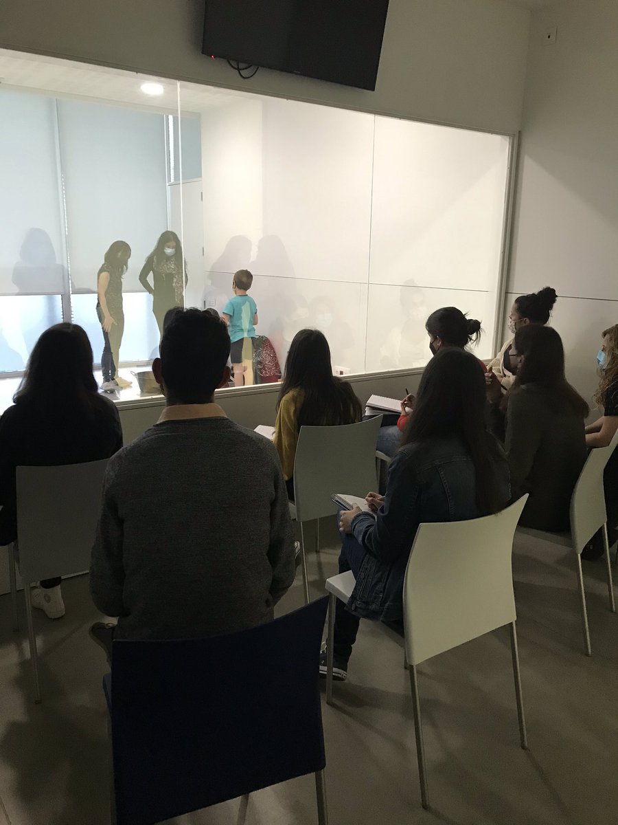 BeatrizFagundo's tweet photo. Así aprenden nuestros estudiantes del #Máster en #neuroeducación de la @UManresa! Viviendo en primera persona, y gracias a la metodología de la #simulación, situaciones reales de un aula. Gracias a los fantásticos profesionales de #CISARC! @UManresaFC @biancamur #neurociencia https://t.co/pRdhV3RfdI