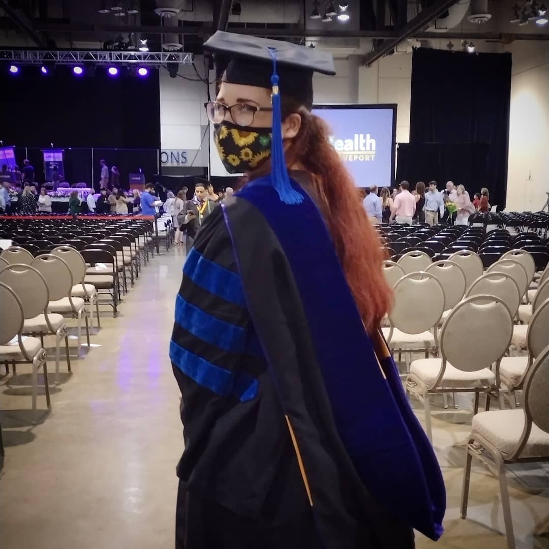 ScienceNerdSam's tweet photo. When I got pregnant in high school, they said my life was over. They said I ruined every chance I had. They said I would wind up dead or in jail. 

They were wrong. Here I am. Dr. Samantha K. Murphy.💃

#doctorlife #momlife #Graduation2021 https://t.co/zStadGtwkI
