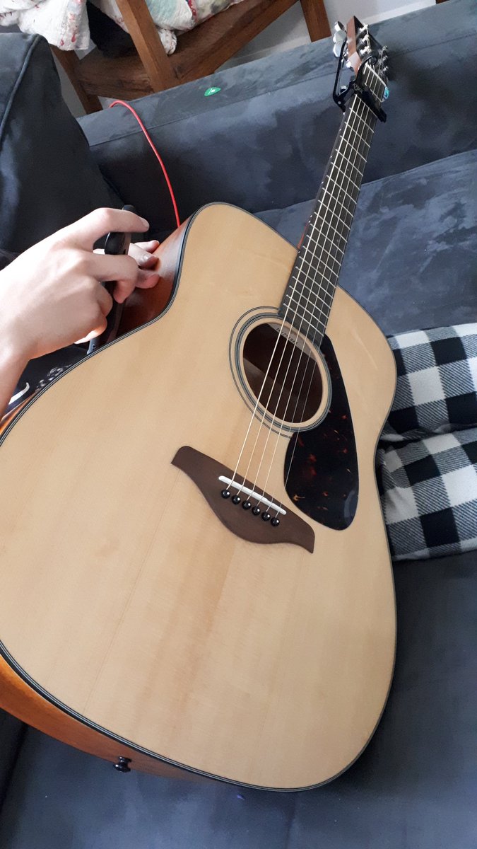 LindaQuirke's tweet photo. 14yo is learning to play guitar. I'm introducing him to my recommendations: @anidifranco's entire discography. His assessment: "it's got rhythm" 💜
#gravel #righteousbabe
https://t.co/wgLIbIiAcX https://t.co/usoIl7iCgx
