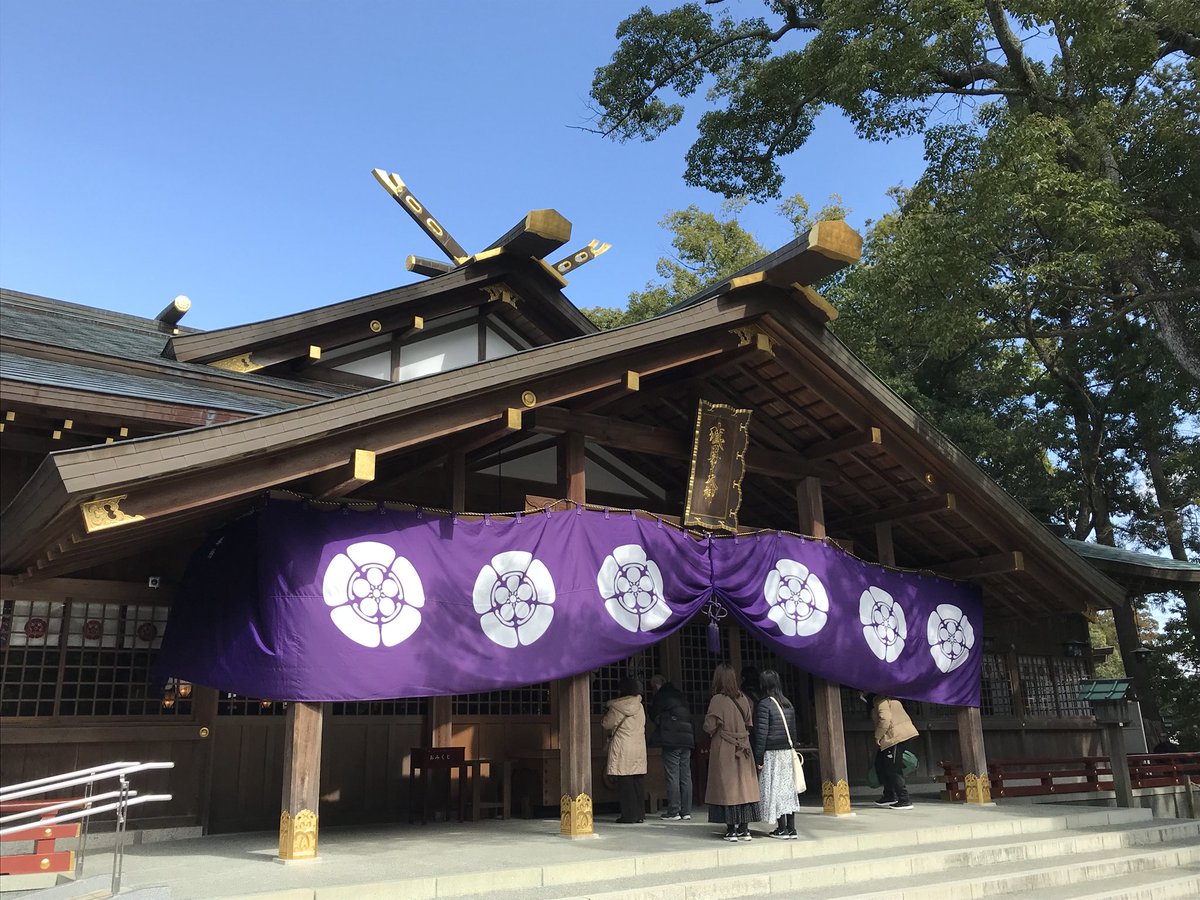 猿田彦神社(三重県伊勢市)
祭神は猿田彦大神、大田命
猿田彦神は天孫ニニギを先導した神である
大田命は猿田彦神の子であり、その子孫は宇治土公と称し、神宮に玉串大内人として代々奉職していた
宇治土公は邸宅内の屋敷神として祖神の猿田彦を祀っていたが、それを明治期に神社としたことに始まる 