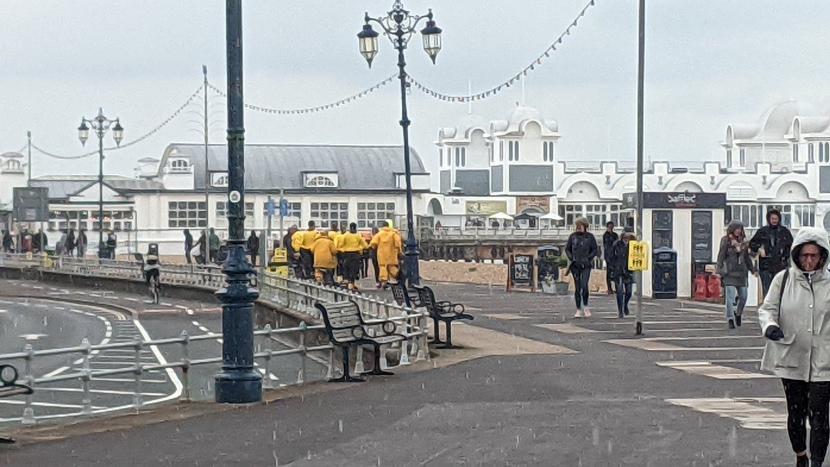 Portsmouths Volunteer Lifeboat crew heading off on their <a href="/RNLI/">RNLI</a> #MayDayMile
#southsea #portsmouth