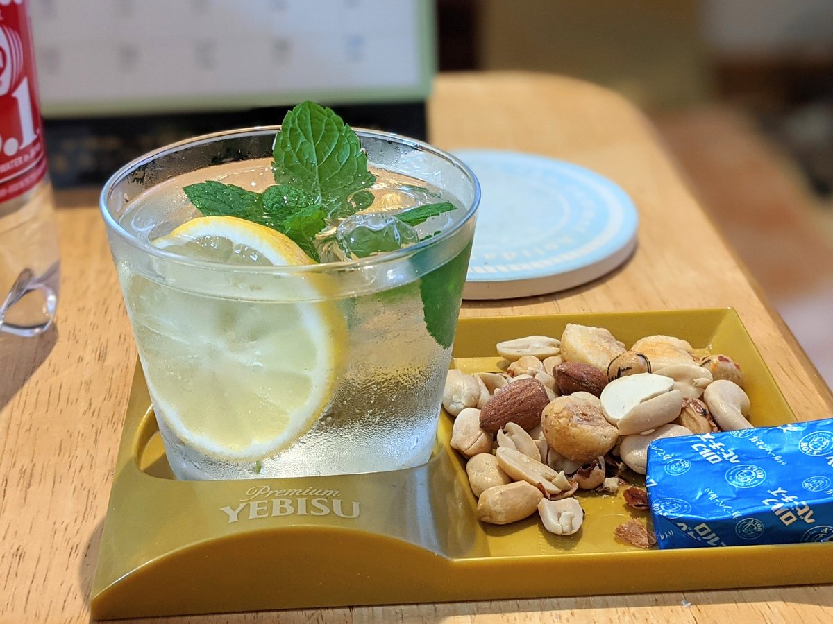 Kubitaoru A Twitter 鉢植えのミントが繁ってきたのでジンレモンソーダに添えていただきます 今日のお酒 翠 ジンレモン ミント 大株に育ててモヒートにしたい