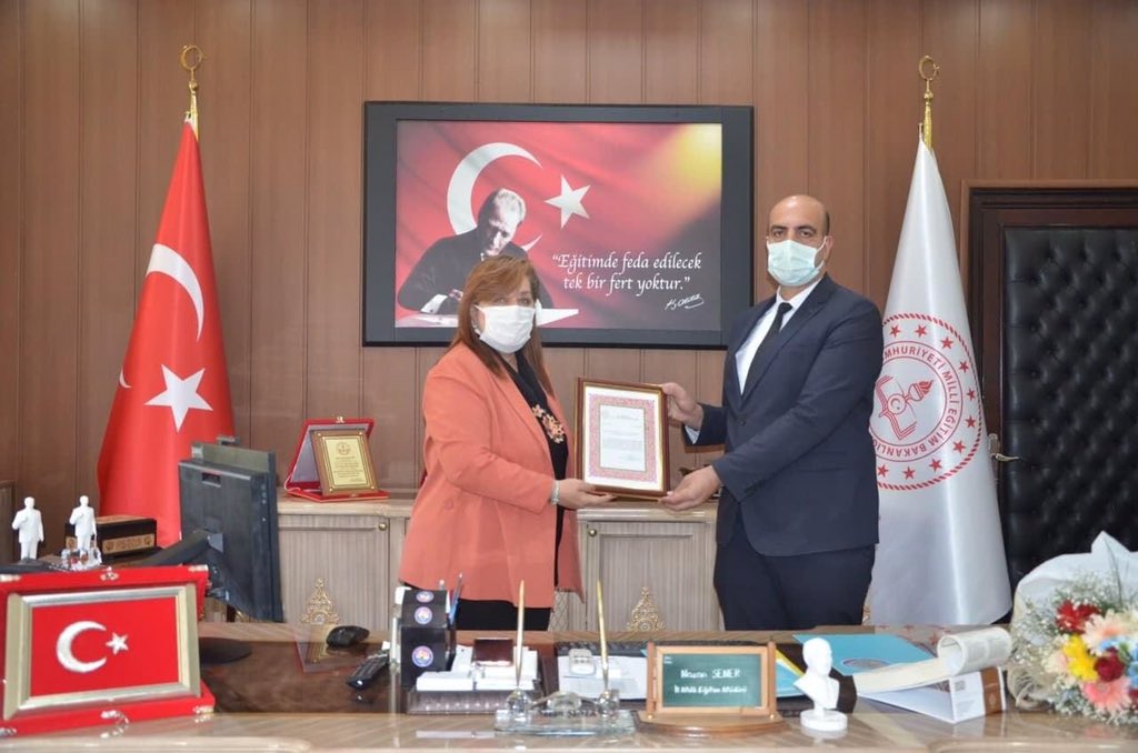 sirnakegitim's tweet photo. Mesleki Ve Teknik Eğitim Genel Müdürlüğü Tarafından Şırnak Mesleki Ve Teknik Anadolu Lisesine Layık Görülen Teşekkür Belgesini, İl Millî Eğitim Müdürü Sayın Nazan ŞENER Tarafından Okul Müdürü Sayın Mehmet BULUT'a Takdim Edildi.
@ziyaselcuk 
@safran1958 
@ahpehlivan53 
@nznsener https://t.co/5IdxmSWJ5S