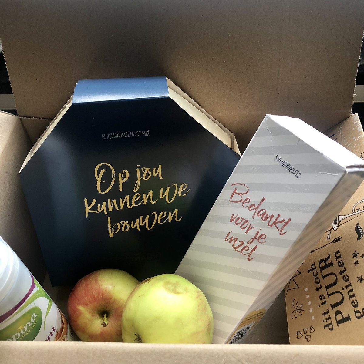 LWoldenberg's tweet photo. Altijd leuk een presentje van je werkgever. Thanks #raabkarcher 
Tis wel voor mijn ega bedoeld maar ik denk dat ik die appelkruimeltaart mag bakken 😄. Well done👍 https://t.co/SjtFcWbCVk