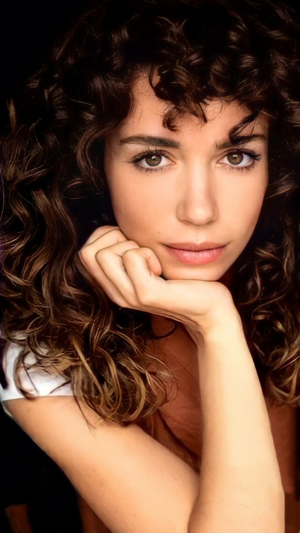 le he quitado la marca de agua y editado un poquito para que disfruten de esta belleza y porque no, para poner de fondo pantalla 😍😍