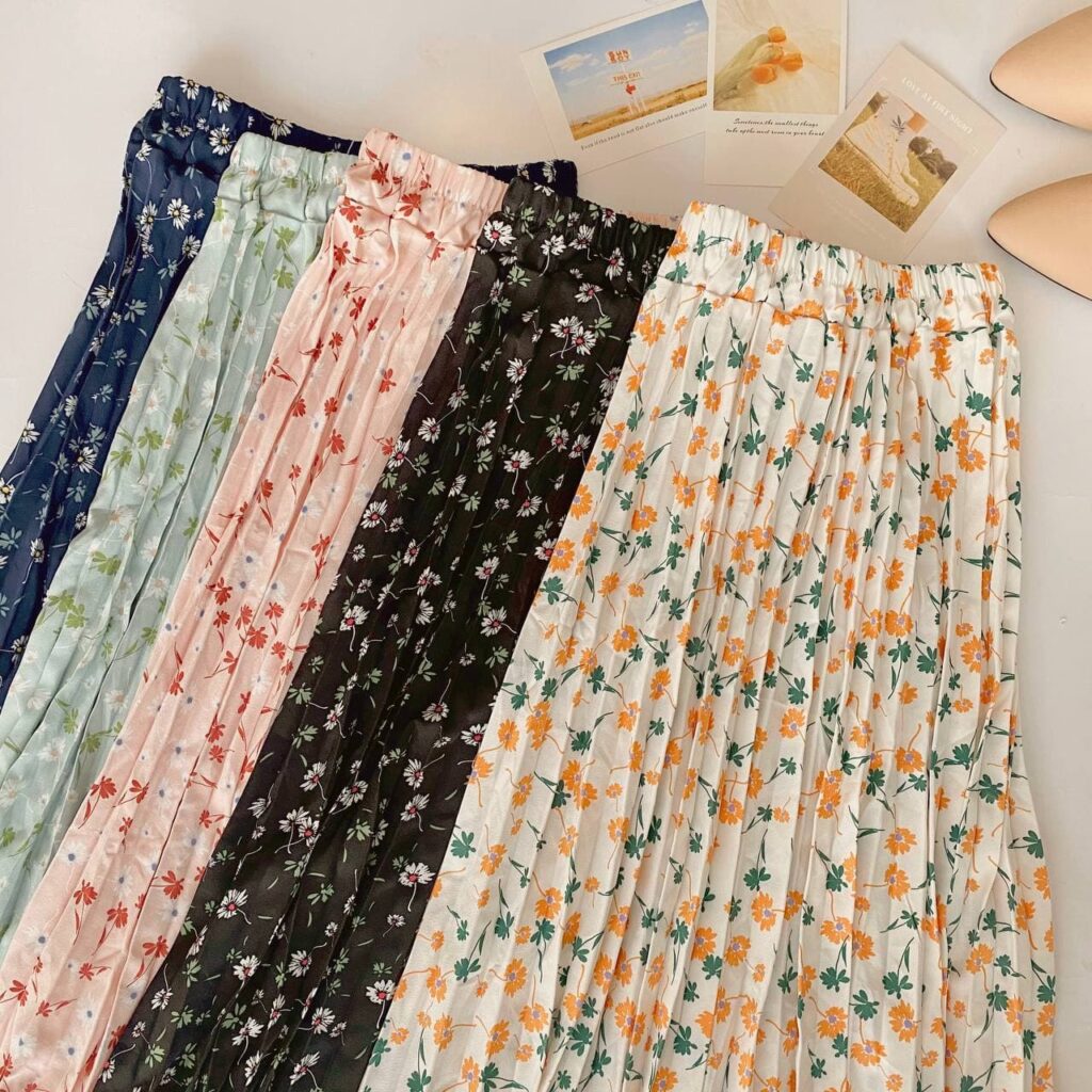 Daiilystuff's tweet photo. Thread pasar malam!

Hi! Kita ada skirt baru!🥰 Haa dah baik korang cepat2 order colour yg mana. Sis baru je beberapa minit yg lepas release DAISY SKIRT. Semua cantik, fresh dari oven ni 🤗

DAISY PLEATED SKIRT RM29
 https://t.co/bhGqSKIZ7C https://t.co/XCl36dQ2Lo