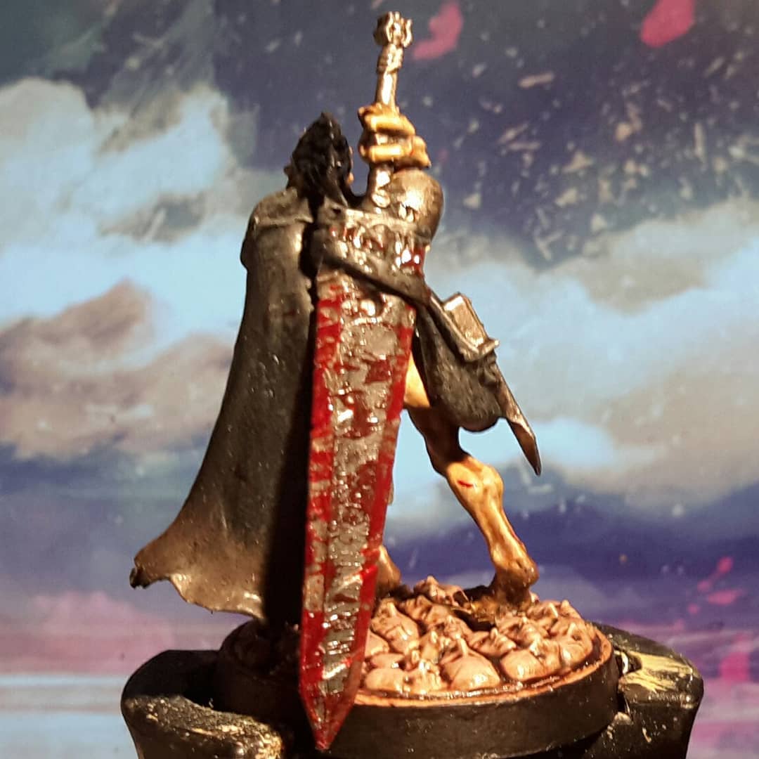 trethalis's tweet photo. My finished tribute piece, The Black Swordsman, from the Band of the (Kroot)Hawk. 
Rest in peace Kentaro Miura.

#KentaroMiura #Berserk #BandoftheHawk #BlackSwordsman #WarhammerCommunity #Kroot #BandoftheKroothawk #Warmongers #KrootMercenaries #Krootvasion #40k #Tau #TauEmpire https://t.co/2UGvXNiXdt