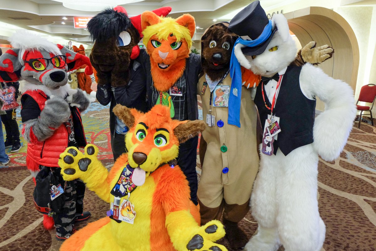 mangluca_EN's tweet photo. Bringing back #BLFC2016 memories #fursuit https://t.co/QtgOvVEhkO