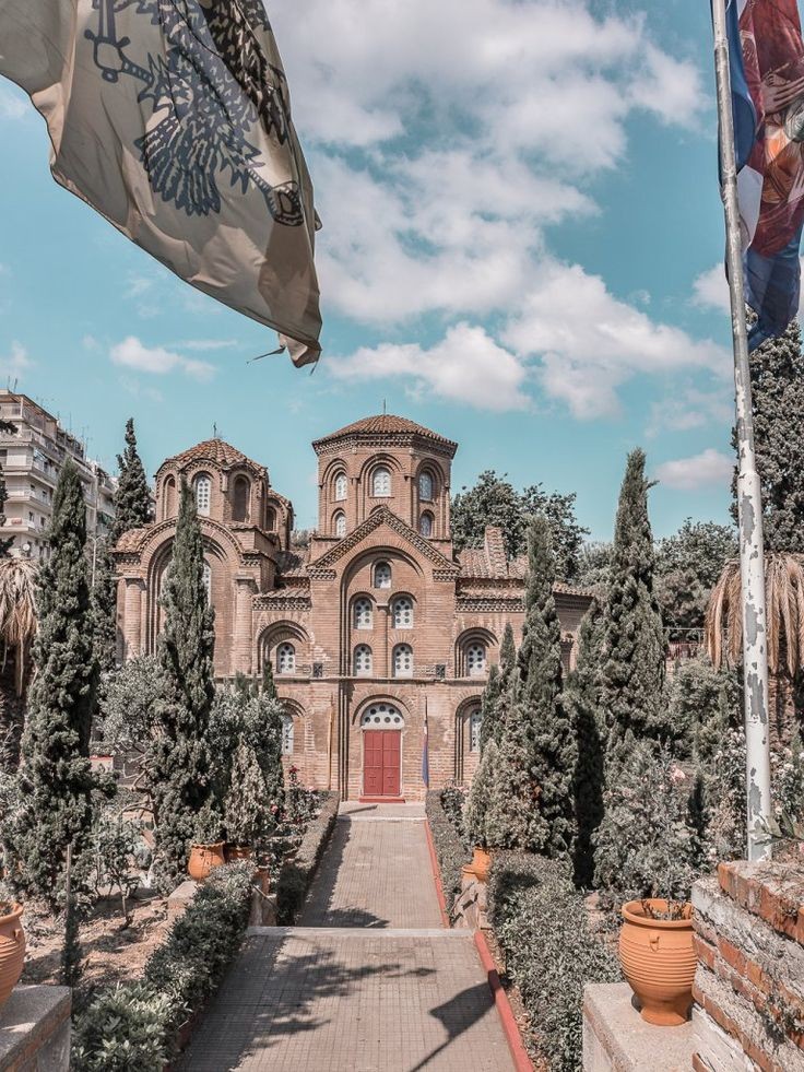 Greekculture2's tweet photo. Greek orthodox churches 🇬🇷
#greece #orthodox #greekorthodox #christianity #church #greekchurch #architecture #greekarchitecture https://t.co/9Jbk6cbzkh