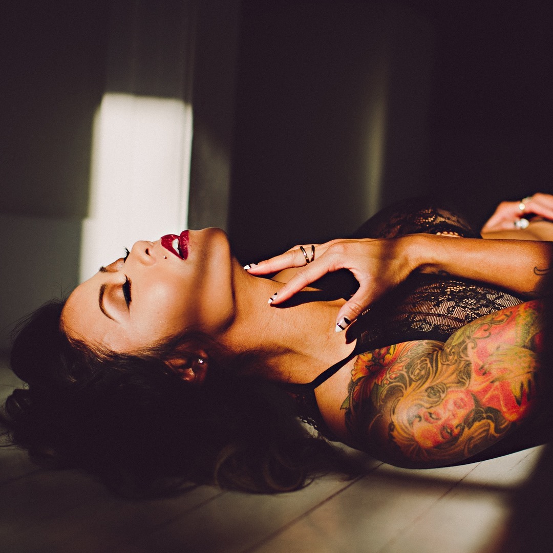 Imagine if you were taught that your body was an altar to be worshiped and loved instead of an object to pull apart for performance and currency, what would the relationship you have with yourself look like? Imagine if…

📸 instagram.com/p/CPLUunzFt3g/ via tweet.photo