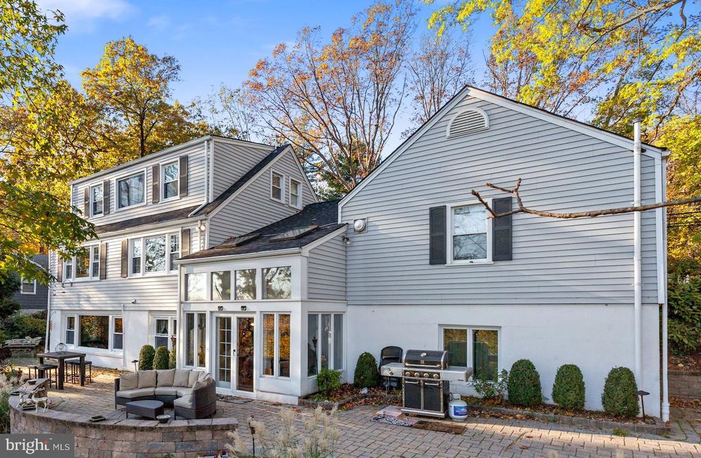 BestGFFF's tweet photo. It's deals like this that hardly ever stay on the market! #beautifulhome #homesweethome  https://t.co/s2JepYweFx https://t.co/rCjoabImSp