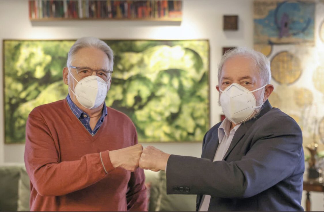alyssonmg's tweet photo. Enquanto isso, vc taí brigando com seus parentes e amigos por causa de políticos... https://t.co/bksSCG2v9d