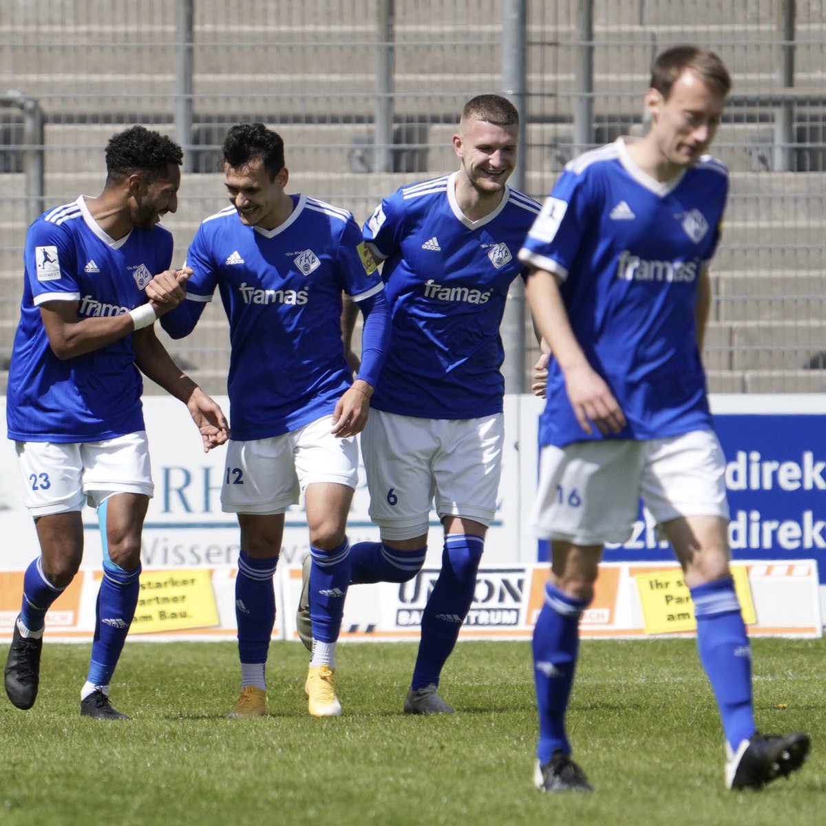 fkpirmasens's tweet photo. Schlusspfiff! #DieKlub hat sich gegen die #U23 des @1FSVMainz05 drei Punkte gesichert! Dennis Chessa und Salif Cissé trafen nach der Pause zum 2:0-Heimerfolg! Glückwunsch, Jungs! #FKPFSV #Pirmasens #Mainz #Fussballkulturerbe #rlsw https://t.co/FYX8Szx72O