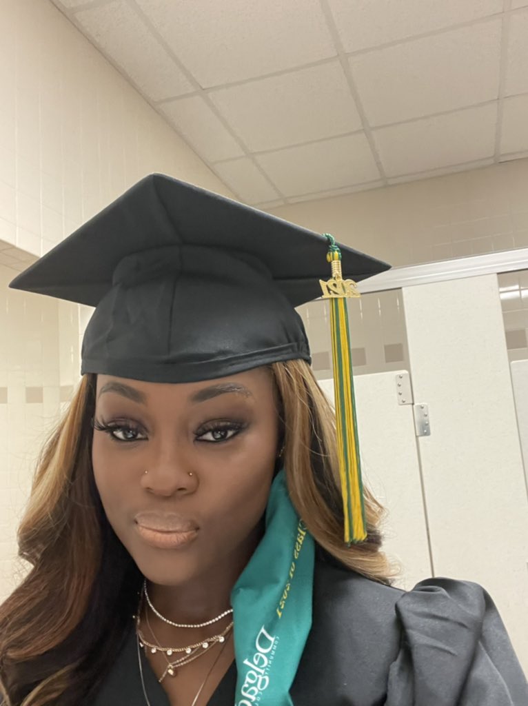 __kymm___'s tweet photo. 21’🎓 https://t.co/t0dGSRboTe
